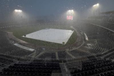 cws beavers razorbacks rained out will open finals tuesday