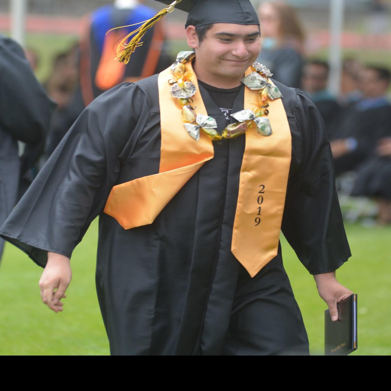 Seniors Fight School To Be Able To Wear Stoles At Graduation News Gazettetimes Com