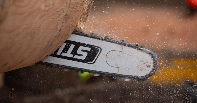 Linn County woman alleges man threw chainsaw at her
