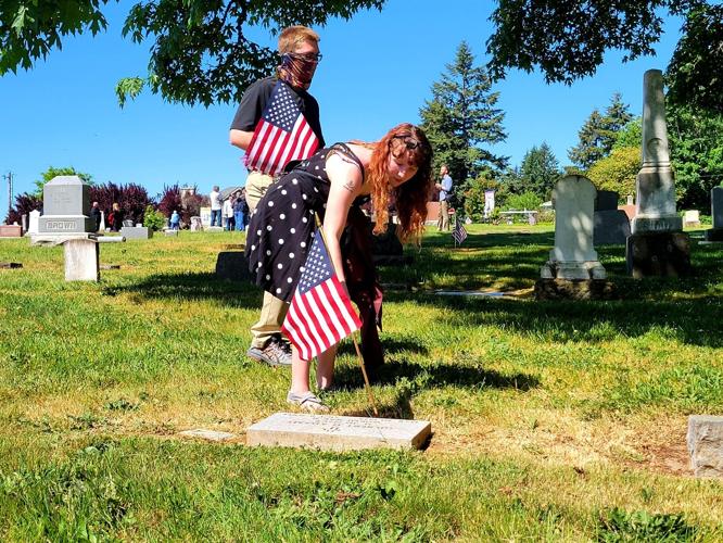 Graves of Spanish American War Veterans Buried in Oregon