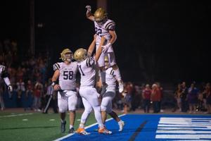 High school football: Bulldogs make plays late to get past Warriors