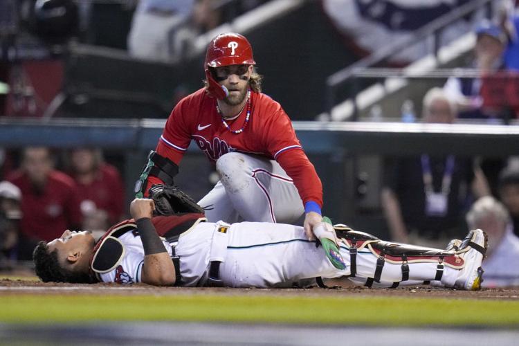 Bryce Harper homers twice to give Phillies 2-1 NLDS lead