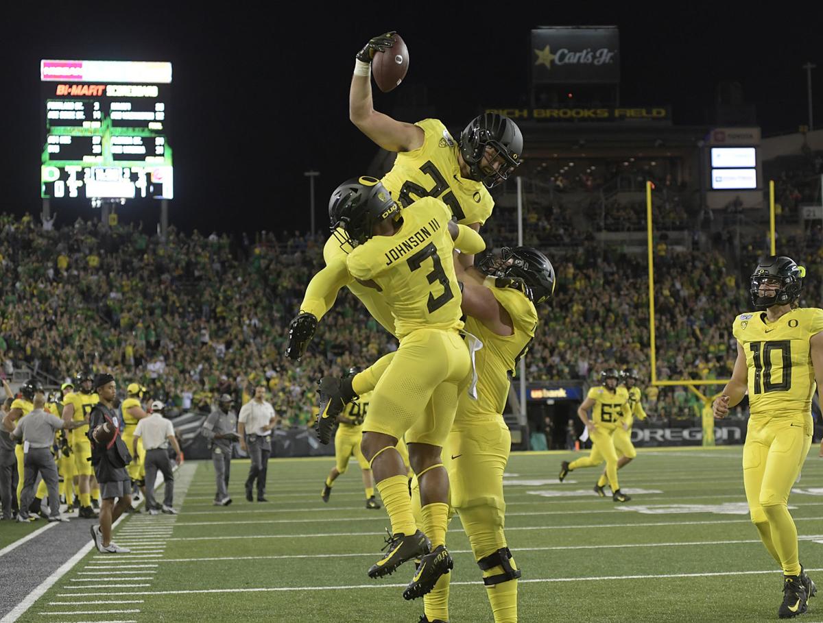 Ducks Football Oregon Tunes Up For Pac 12 Play With Blowout Win