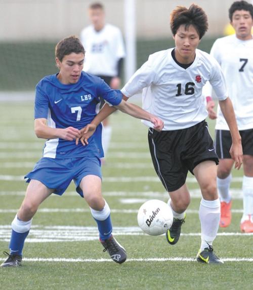 Prep boys soccer: Santiam Christian advances behind penalty kick goal
