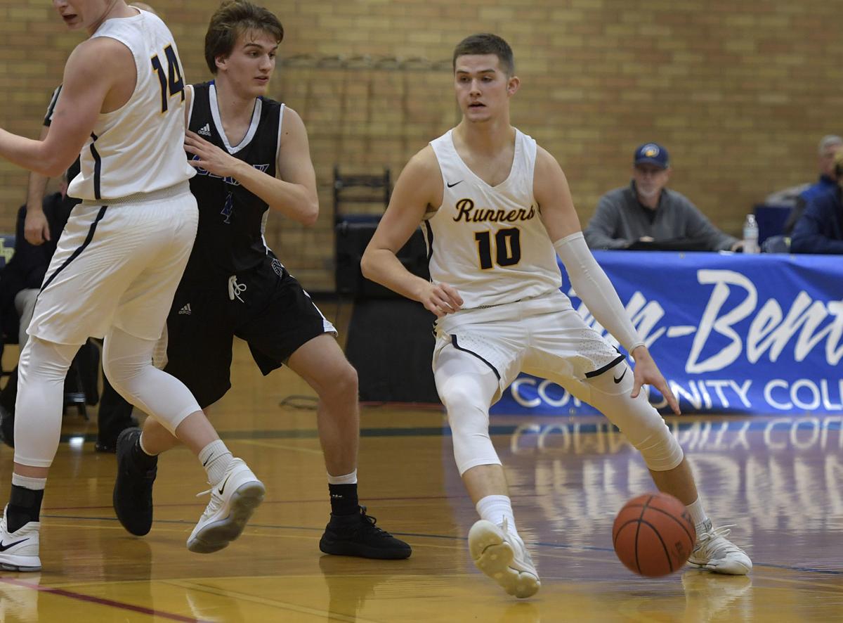 Linn Benton Men S Basketball Depth Talent Helping Roadrunners To