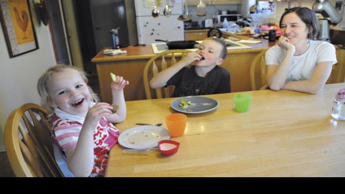 High-fat ketogenic diet helps 4-year-old keep seizures at bay | Local ...