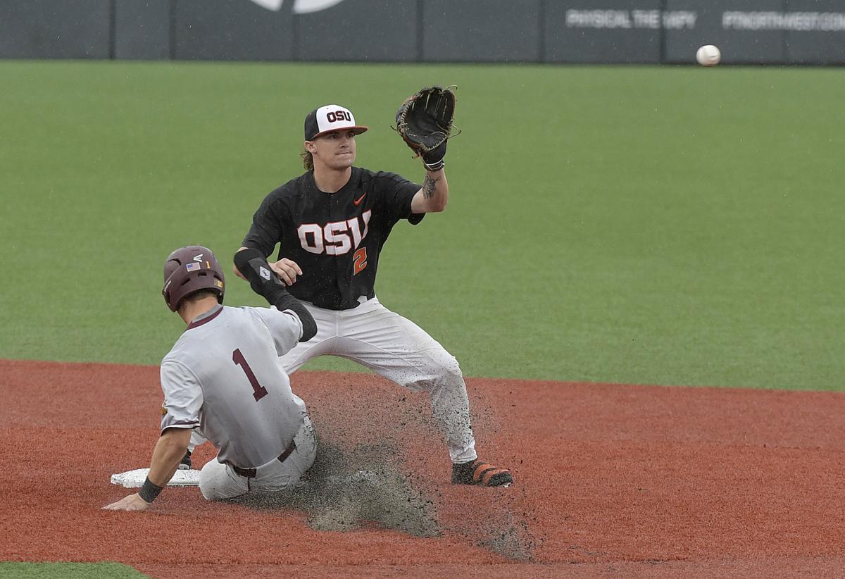 Alex Bregman wins the Brooks Wallace Award