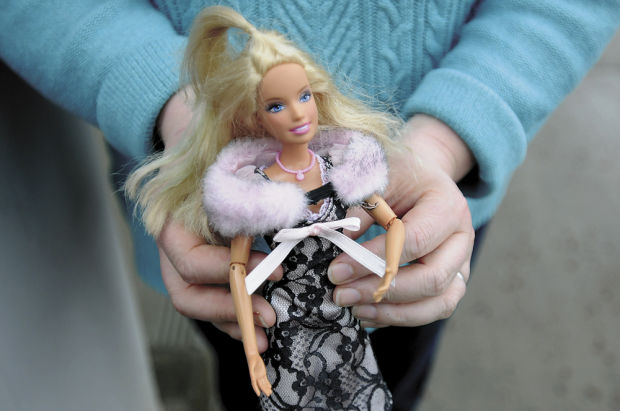 study links dolls to girls thinking they have fewer options