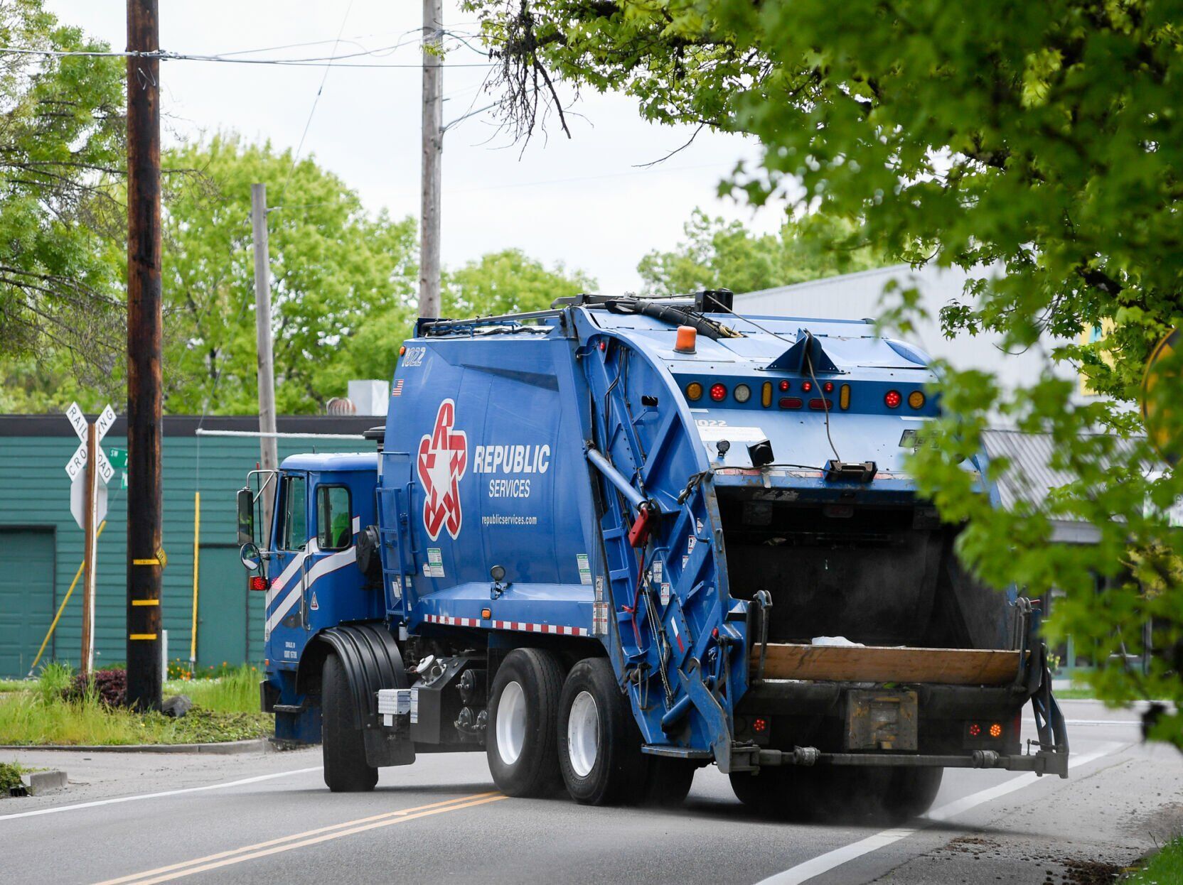 Republic services popular garbage truck and wheel loader