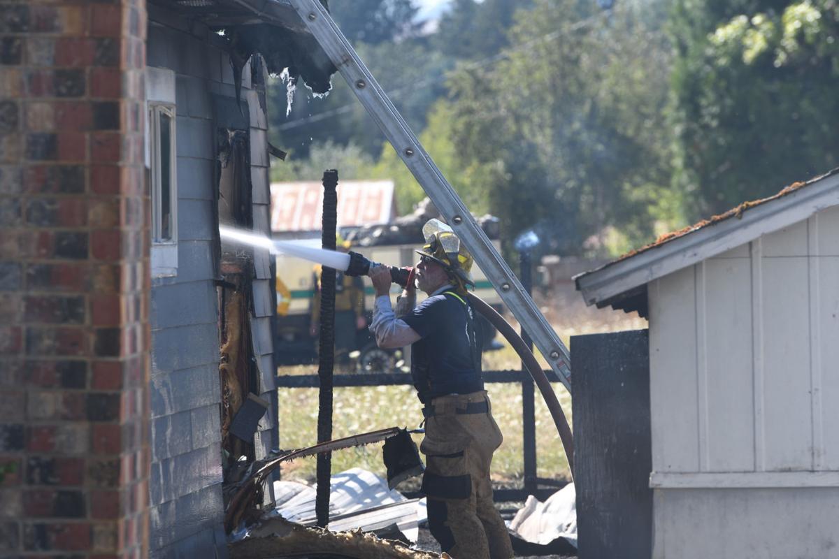 Gallery Firefighters Extinguish a Family's House in Sweet Home