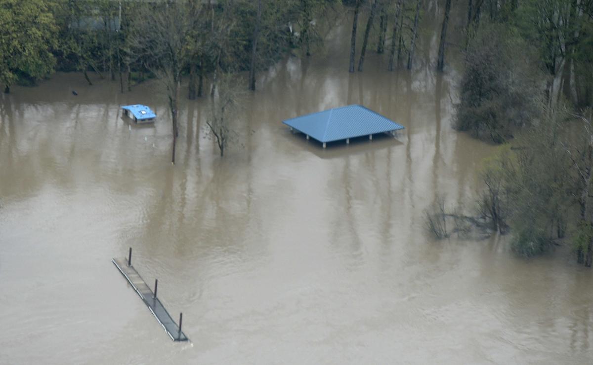 Gallery Willamette River Flooding Aerials Local Gazettetimes Com