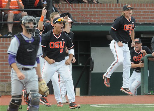 Oregon State Beavers come back in 8th inning to beat North