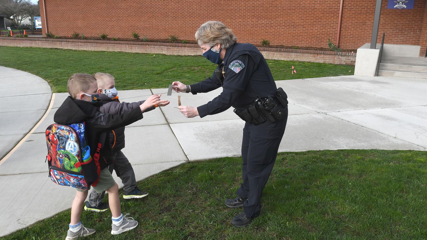 Albany school district to 'push pause' on tradition of police greeting students on first day - Vimarsana News