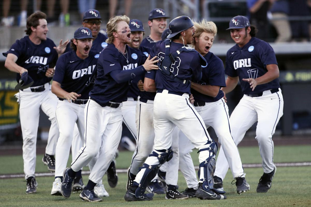 Oregon Ducks baseball completes 8-run Super Regional comeback in