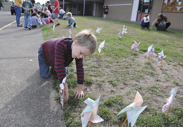 Hoover Students Plant Pinwheels For Peace Local Gazettetimes Com