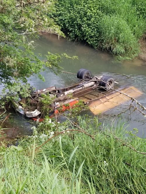 Crash into Yaquina River