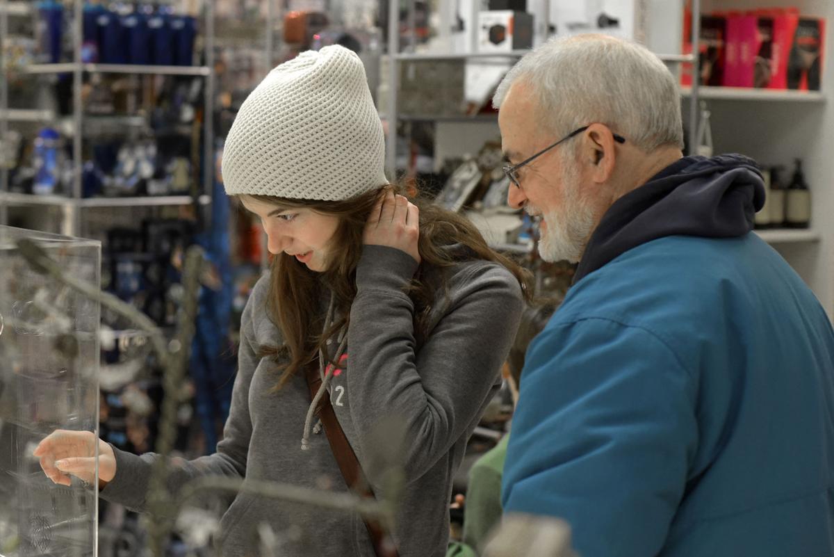 Weekend Shoppers Help Downtown Retailers Bounce Back From Snow Days Local Gazettetimes Com