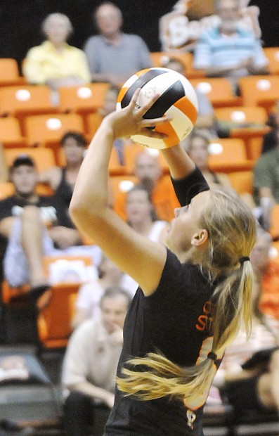 OSU volleyball: Beavers libero multi-tasks on court | Sports OSU volleyball: Beavers libero multi-tasks on court | Sports