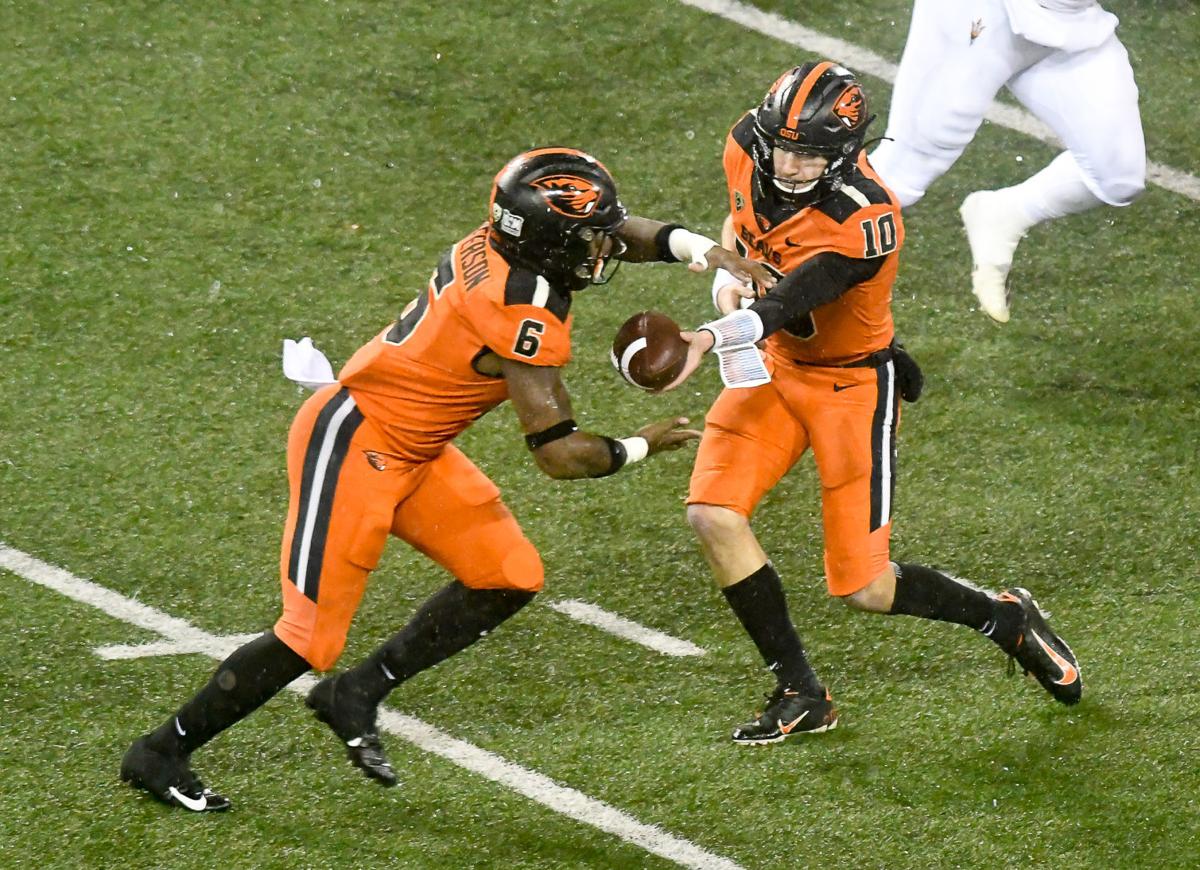 Osu Football Beavers Conclude Chaotic Season With Sloppy Finish Football Gazettetimes Com
