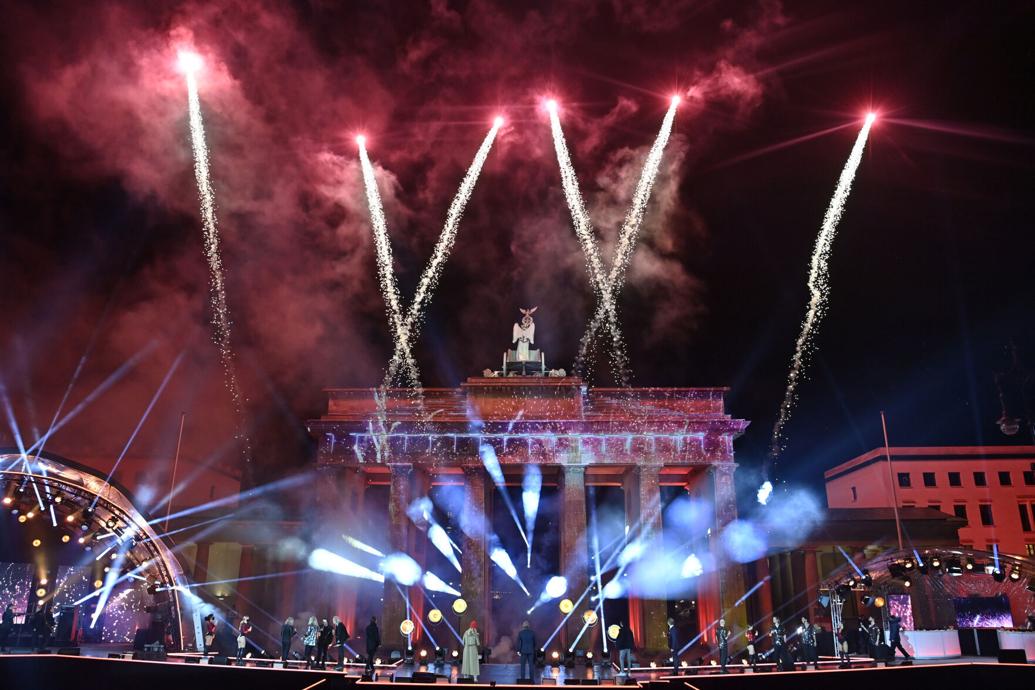 Updated: See New Year&#039;s 2021 celebrated around the world | National | gazettetimes.com