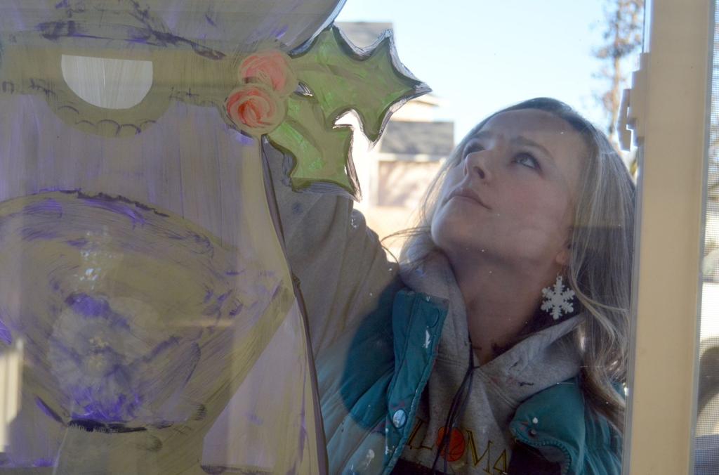 Local Woman Brings Artistic Talents To Businesses Windows Local Gazettetimes Com