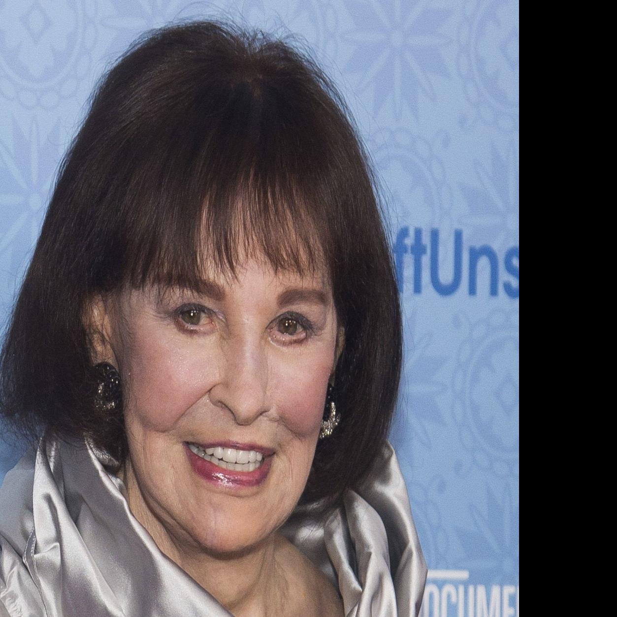 Fashion Icon Heiress Gloria Vanderbilt Dead At 95 National