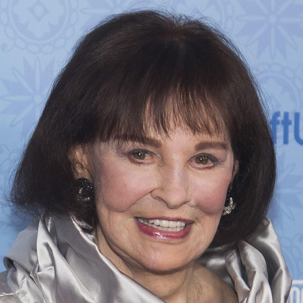 Fashion Icon Heiress Gloria Vanderbilt Dead At 95 National