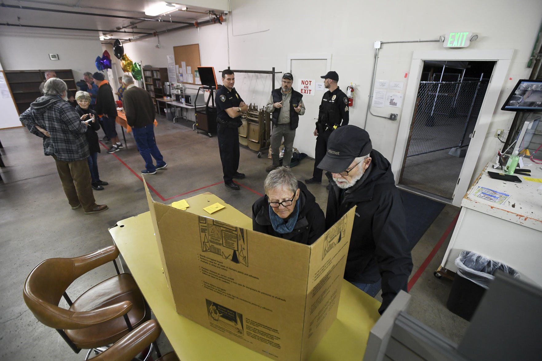 Men S Shelter Holds Open House Homeless Gazettetimes Com   5dba5cf976343.image 