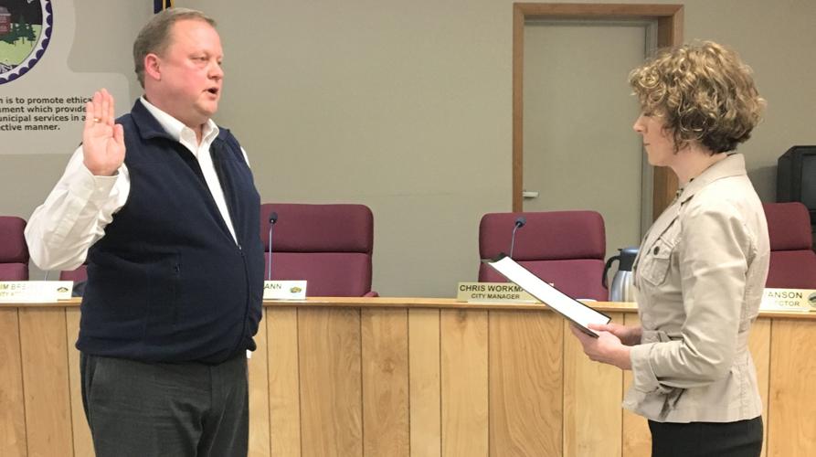Eric Niemann sworn in as mayor