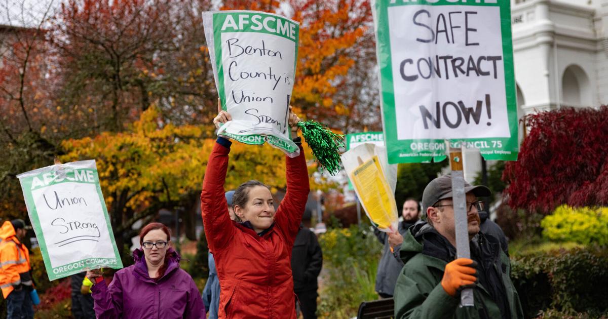 Union workers begin Benton County's first-ever labor strike