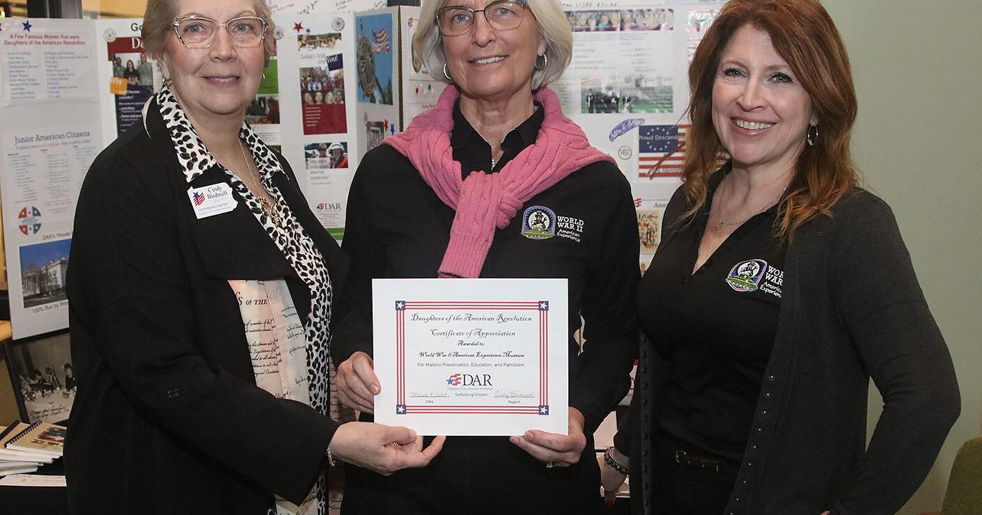 DAR recognizes WWII museum - Vimarsana News