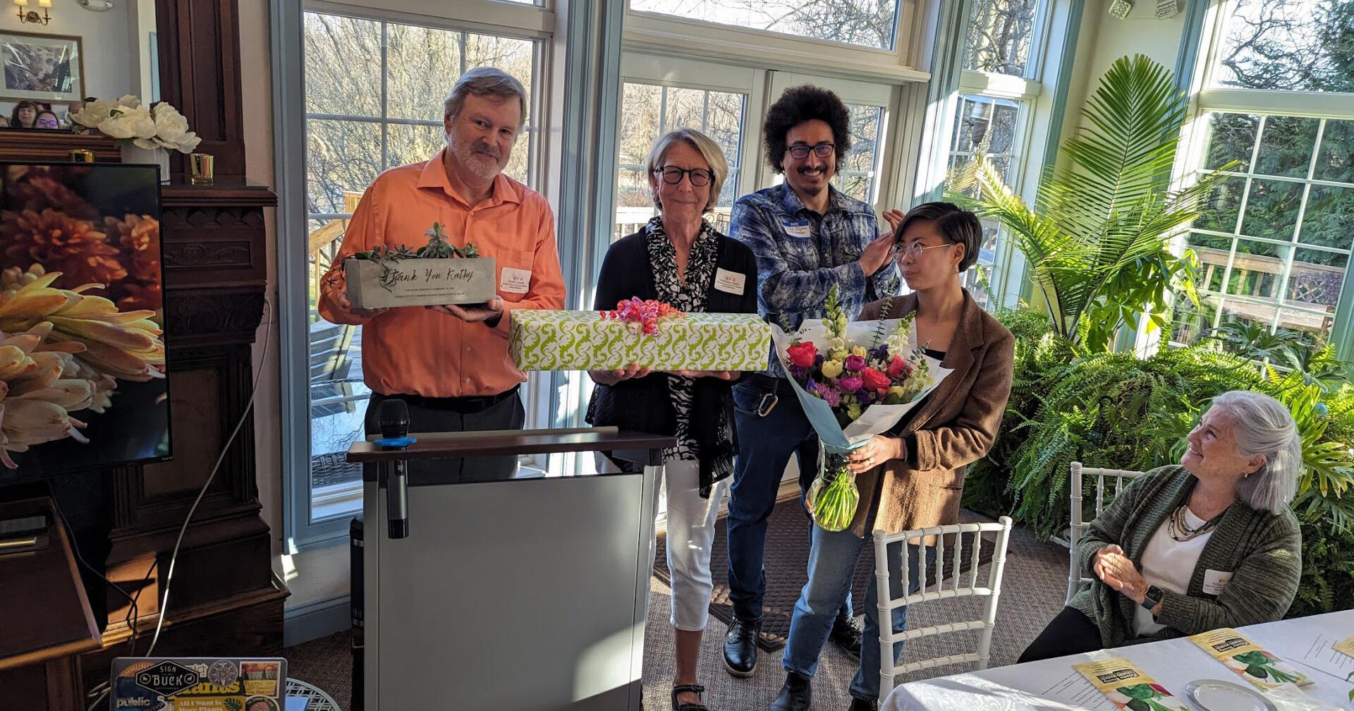 Farmers market lauds Glahn for 15 years of service - Vimarsana News