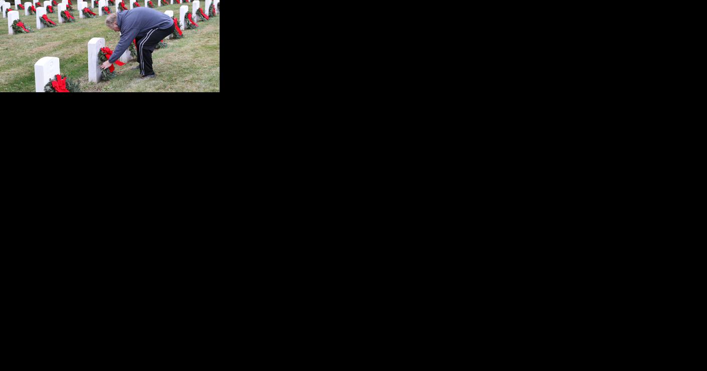 Straightening the wreaths - Vimarsana News