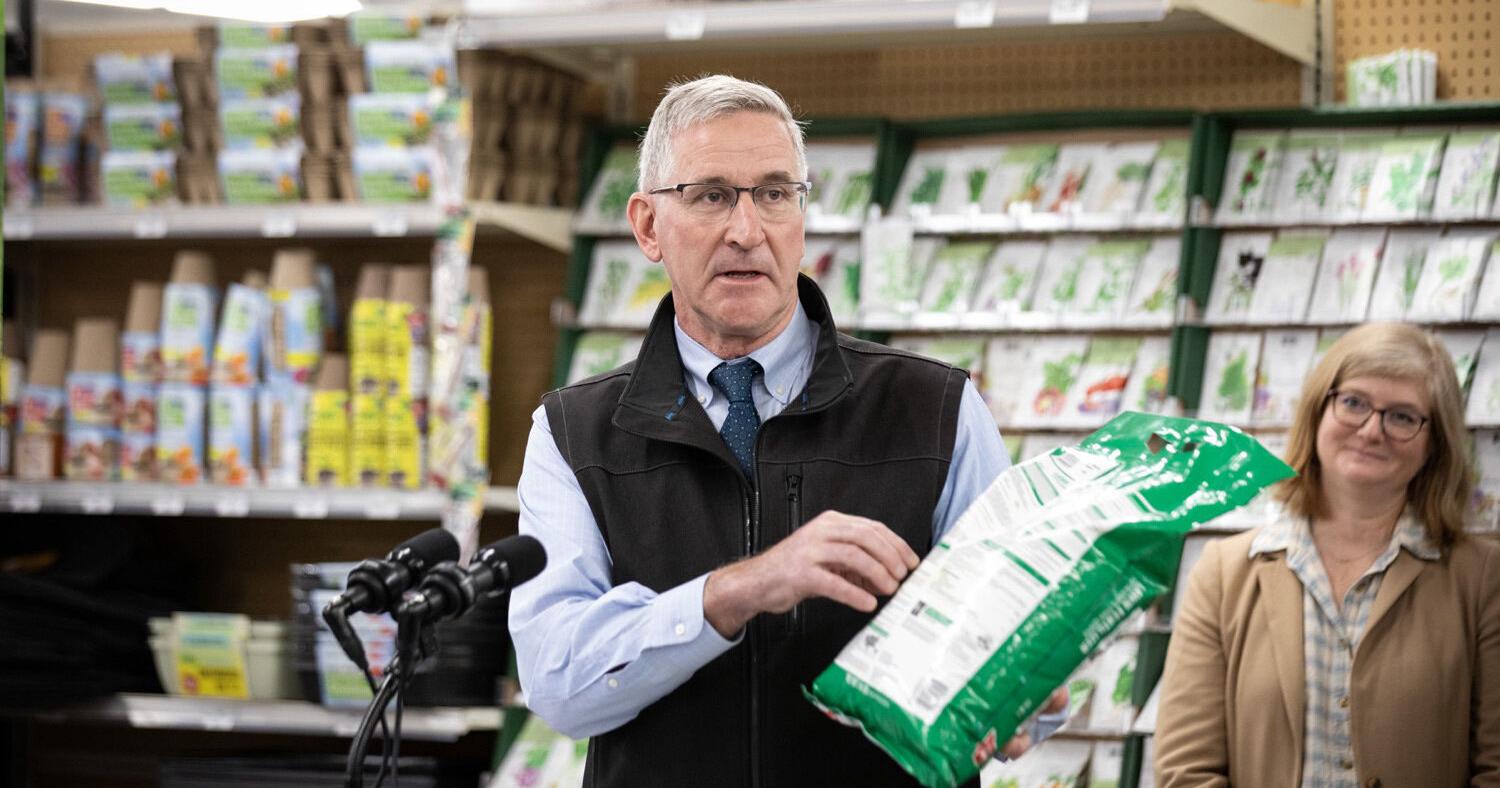Ag secretary promotes fertilizer changes from East Berlin store - Vimarsana News