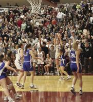 Oaster buries clutch shot as Warriors rally for win in state playoffs