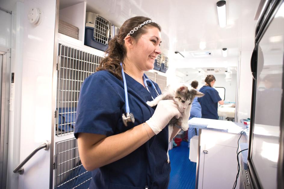Midwestern University receives 125,000 grant for veterinary mobile