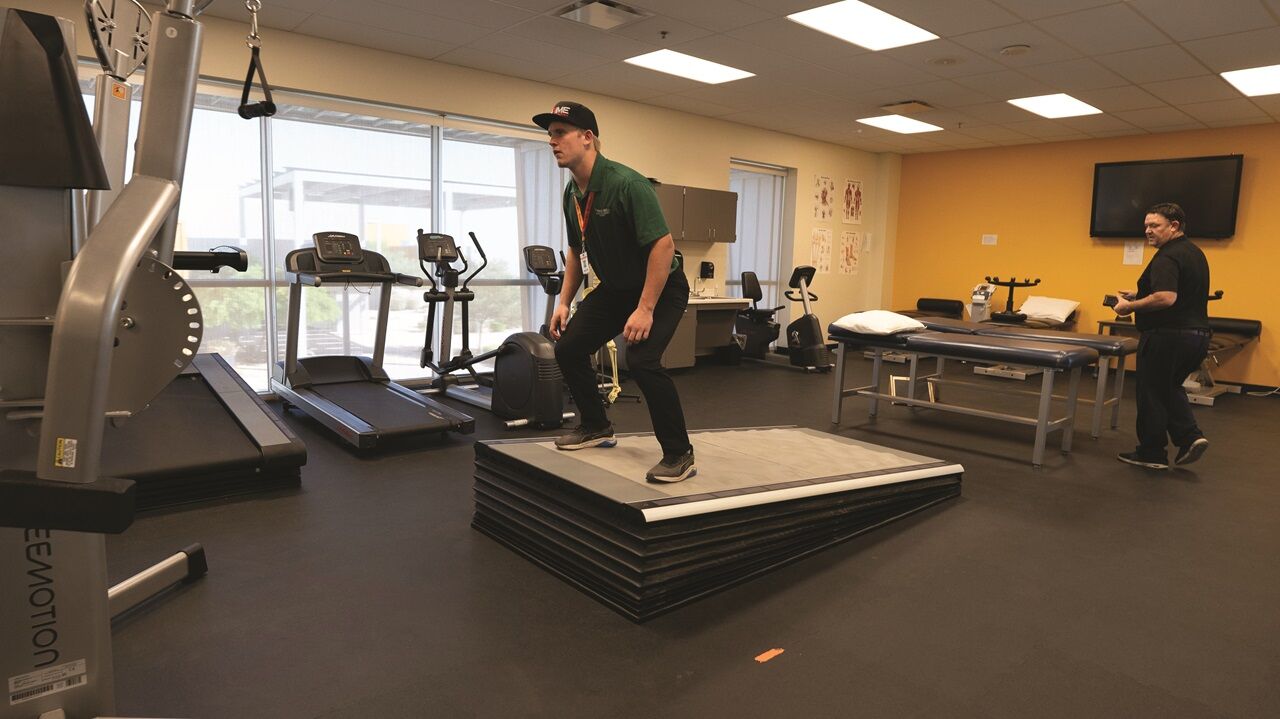 West-MEC Physical Therapy gets new tech | Youth | glendalestar.com