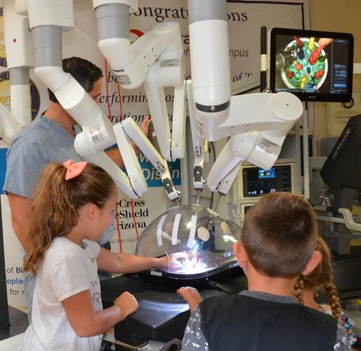 Students learn hands-on robotic surgery | News | glendalestar.com