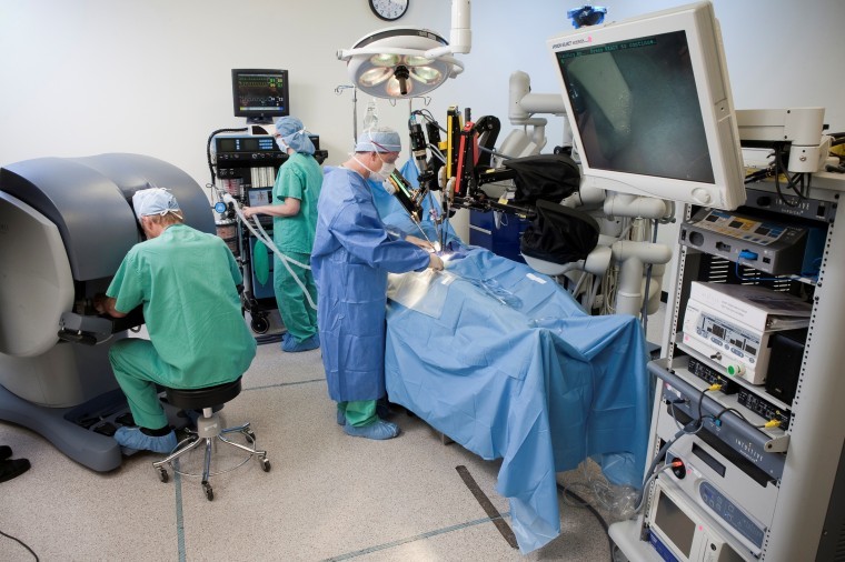 Banner Thunderbird using robots for surgery Health News