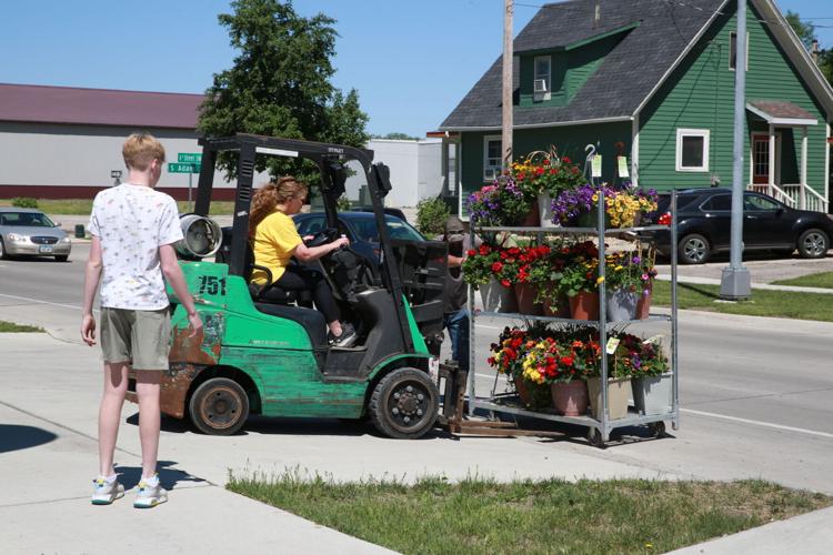 Blanchard's Blossoms and Garden Center opens in Mason City