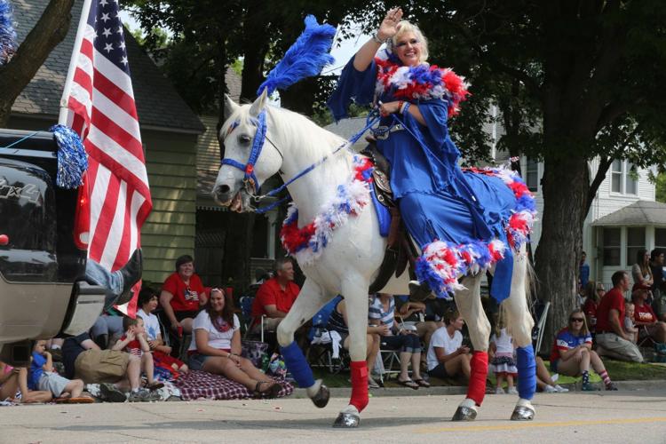 Clear Lake Fourth of July parade 'better than Christmas' Clear Lake Fourth of July parade 'better than Christmas'