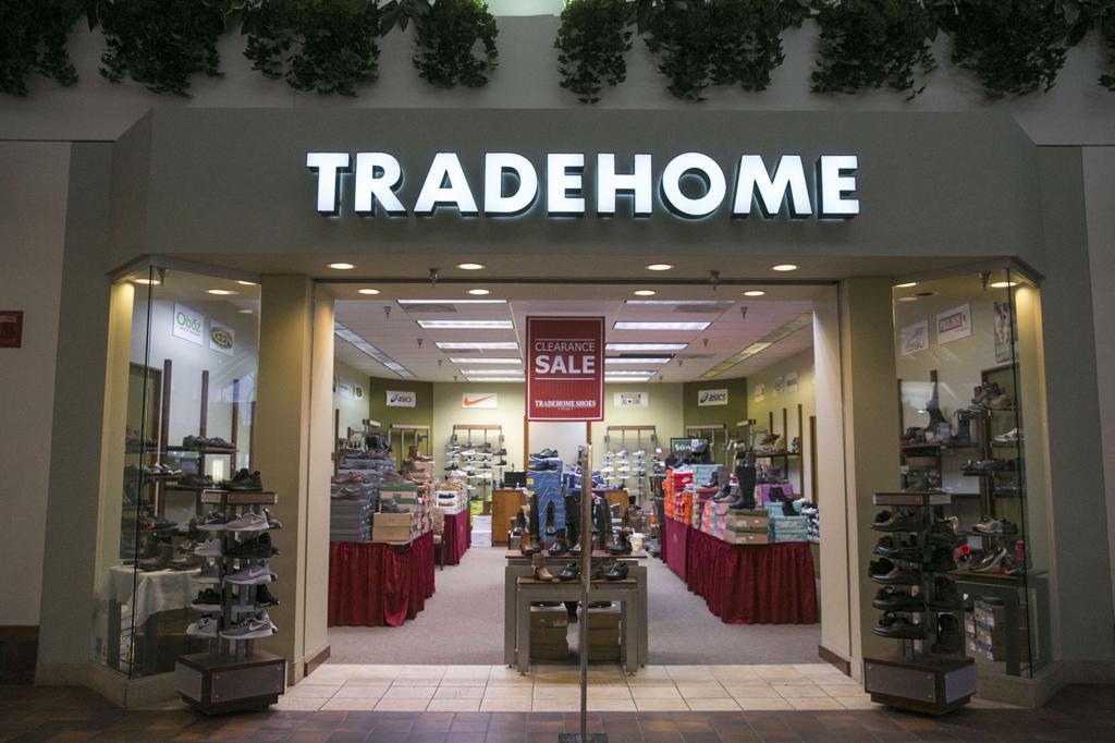 Tradehome Shoes Closing Store In Mason City Mall Mason City