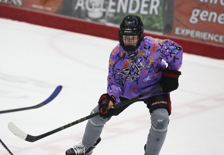 Mason City Youth Hockey fights cancer at fundraiser game