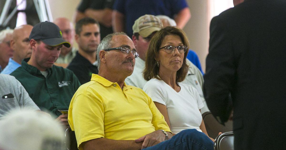 North Iowa auction draws serious buyers as well as curious onlookers