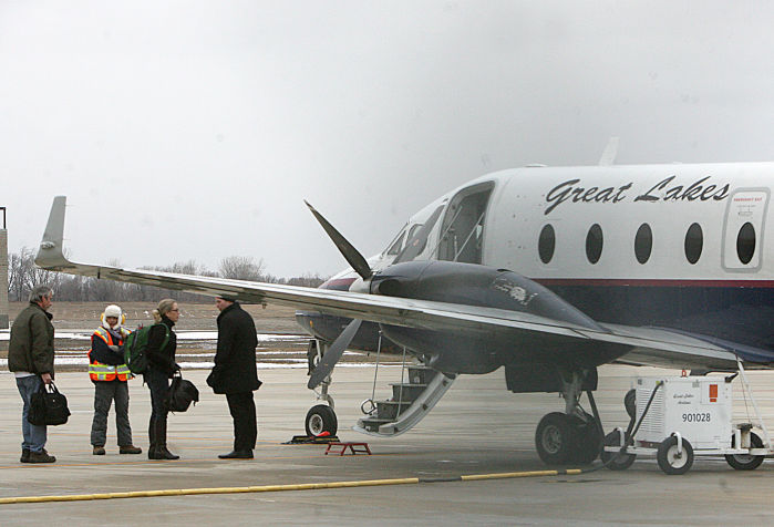 airlines servicing mason city airport