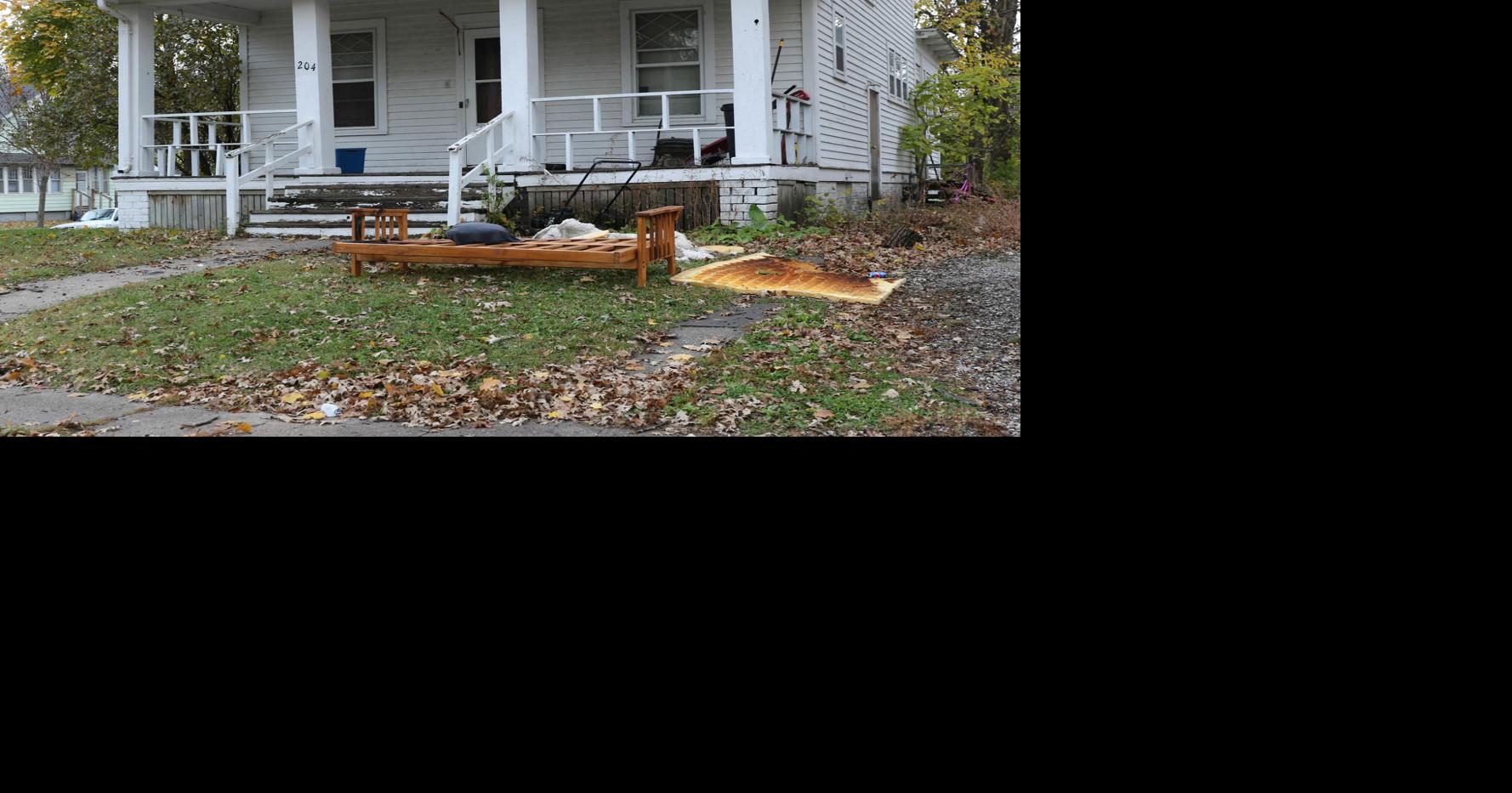 Mason City authorities investigate futon fire