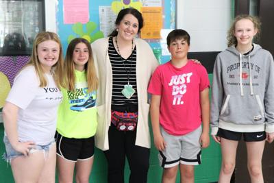 Sarah Leichnsenring with students