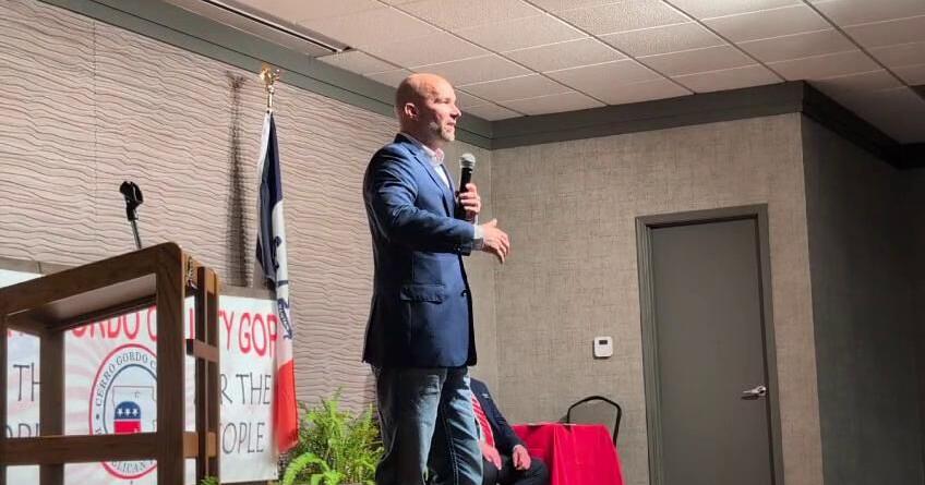 Adam Steen, gubernatorial candidate speaks at a GOP fundraiser in Clear Lake