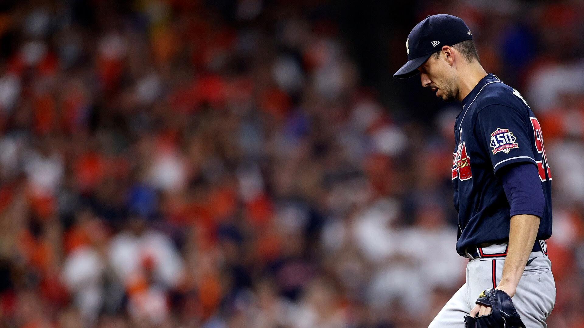 Braves pitcher Charlie Morton fractures bone in his leg, leaves