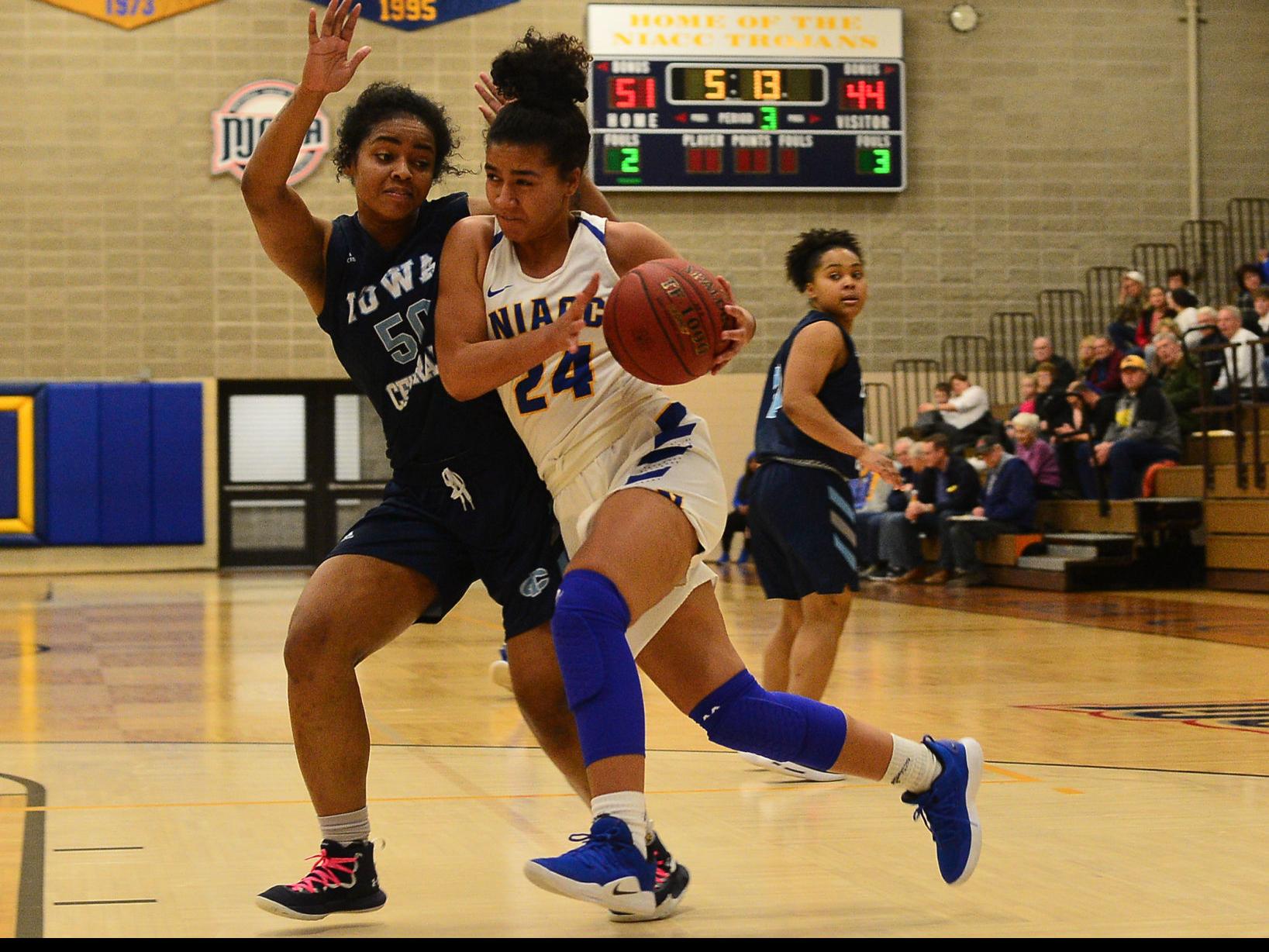 Niacc Women S Basketball Mendez S 30 Point Performance Leads